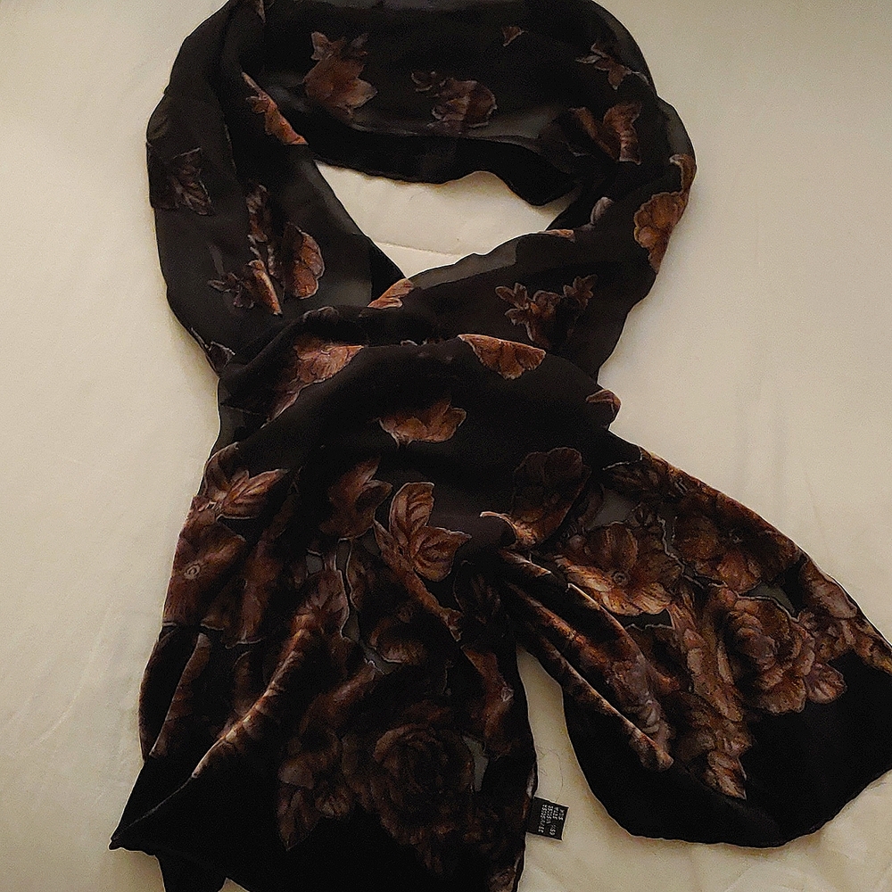 Women's scarf